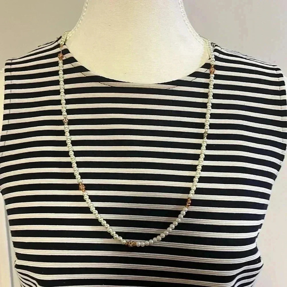 ❤️2/$30❤️[S]Banana Republic Black/White Striped  Tank Top - Picture 2 of 9